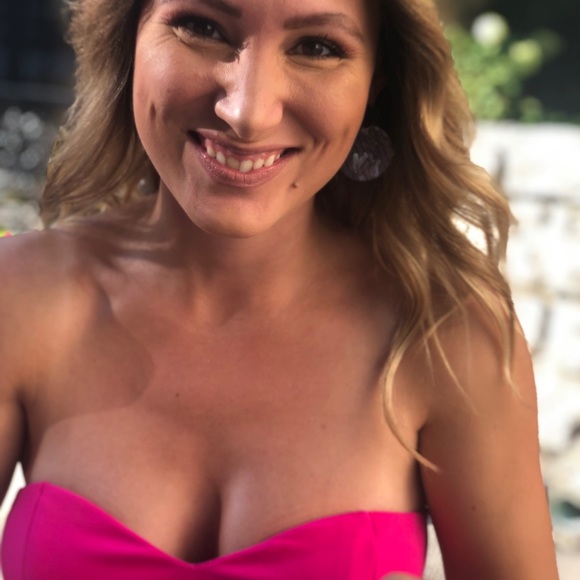 Meet your Posher, Kerra - Picture 1 of 1